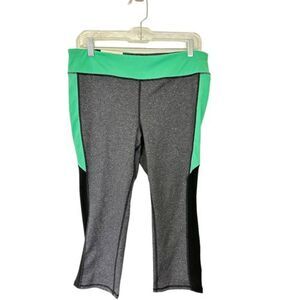 Gapfit NWT‎ Women's SZ L Soft Capri Leggings Green, Gray